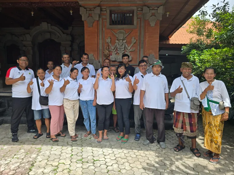 The Sorga Indah team at our workshop in Peliatan, Ubud